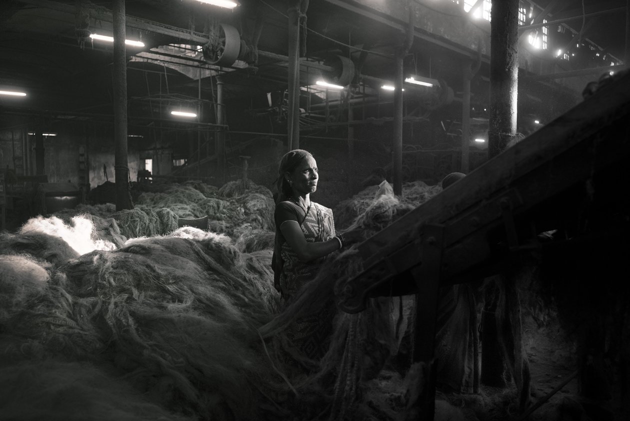 Jutefabrik, Kolkata, Indien, 2017 von Jon Nicholson