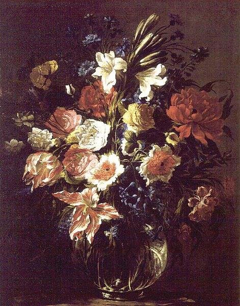 Lilien, Pfingstrosen, Tulpen, Kornblumen und andere Blumen in einer Glasvase auf einem Sockel von Juan de Arellano