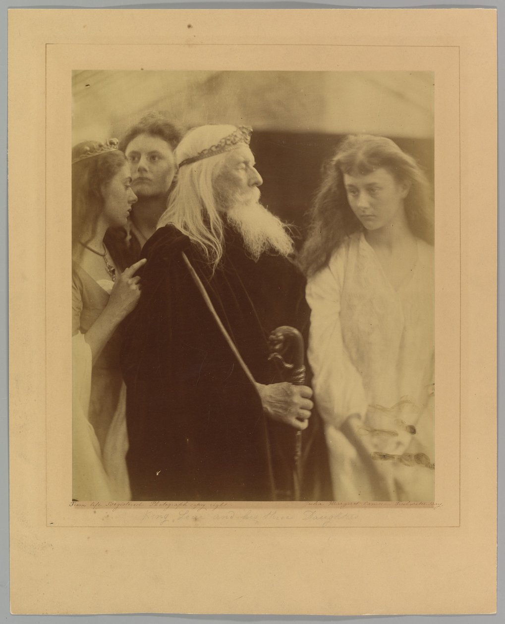 König Lear teilt sein Königreich seinen drei Töchtern zu von Julia Margaret Cameron