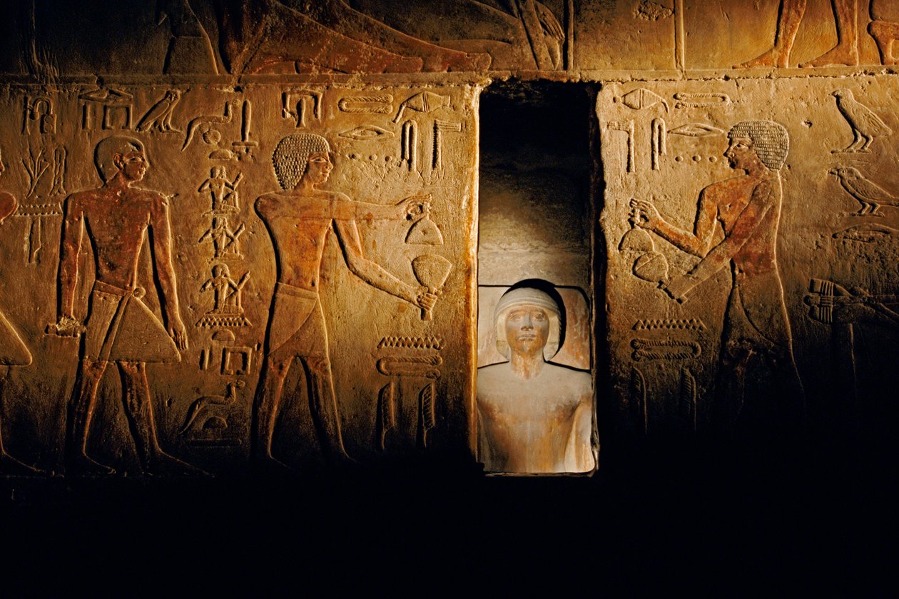 Grab des Ti; Ägypten; Archäologie; Altes Reich; Saqqara, Serdab-Kammer von Kenneth Garrett