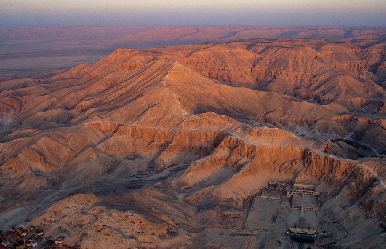Tal der Könige; Ägypten; Qurna; Deir el-Medina, Hatschepsut, Neues Reich von Kenneth Garrett