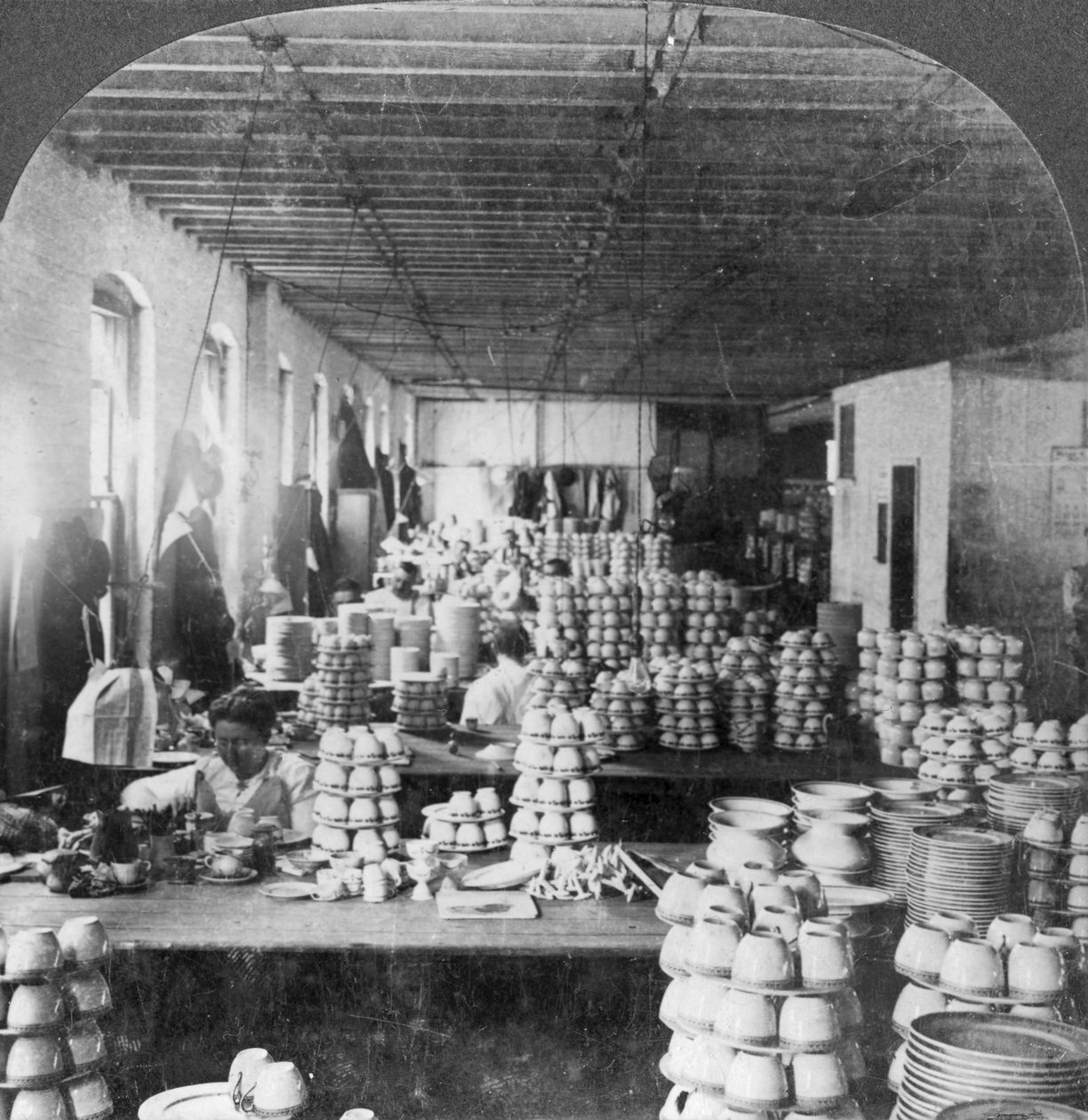 Künstler dekorieren Porzellanwaren, Trenton, New Jersey, USA, frühes 20. Jahrhundert von Keystone View Company