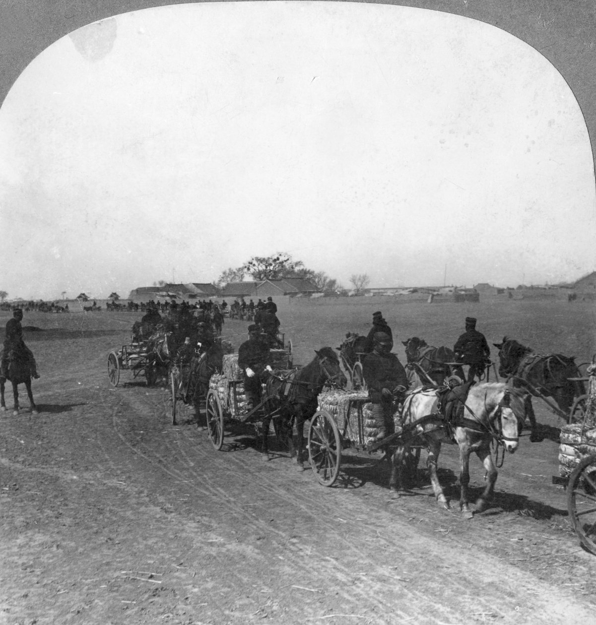 Japanischer Militärtransportzug, Mandschurei, 1906 von Keystone View Company
