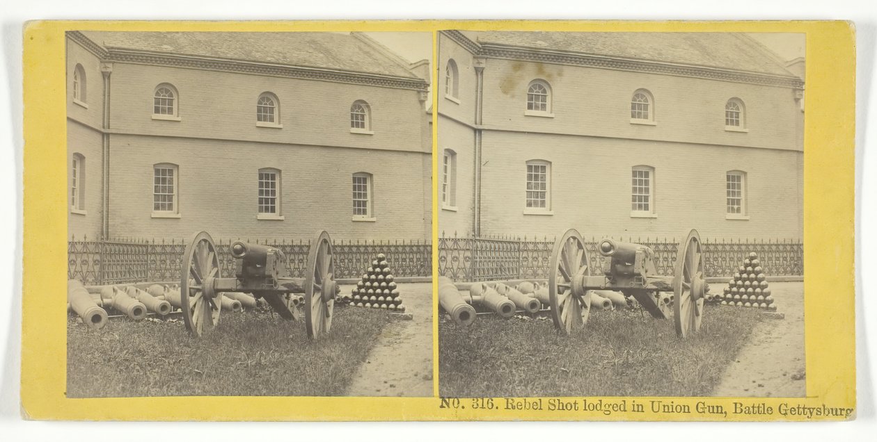 Rebellenschuss in Union-Kanone, Schlacht von Gettysburg, 1855-75 von Kilburn Brothers, BW Kilburn