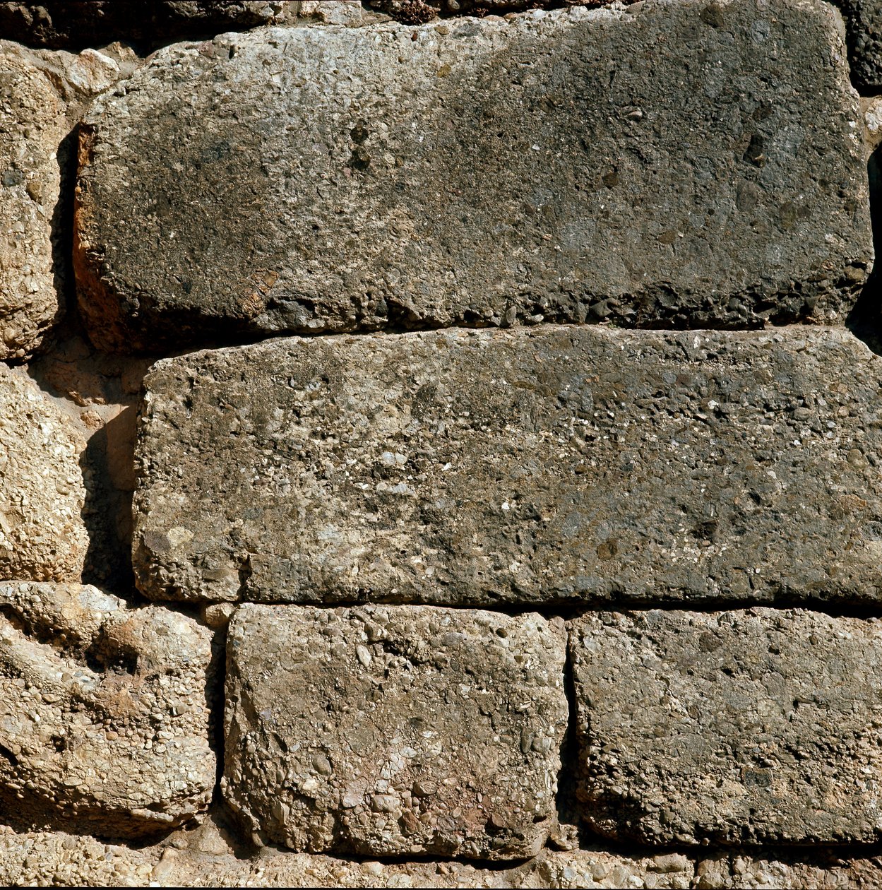 Mauern in der Nähe des Löwentors: Stätte der antiken Stadt Mykene, Peloponnes (1500-1100 v. Chr.) Griechenland von Late Helladic Period Mycenaean