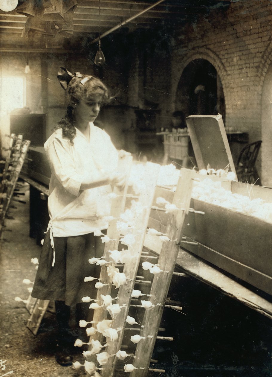 Die 14-jährige Margaret Ciampa arbeitet bei der Boston Floral Supply Company in Boston, Massachusetts von Lewis Wickes Hine