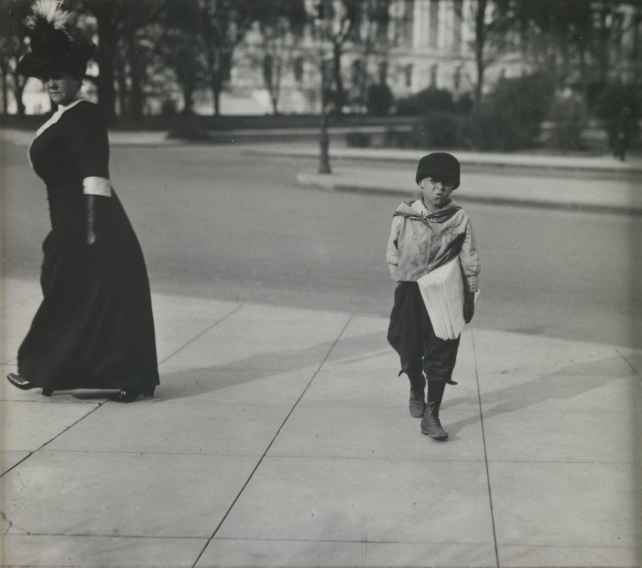 Junge mit Zeitung, Washington D.C. von Lewis Wickes Hine