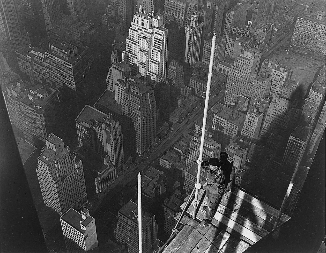 Mastaufstellung, Empire State Building, 1939 von Lewis Wickes Hine