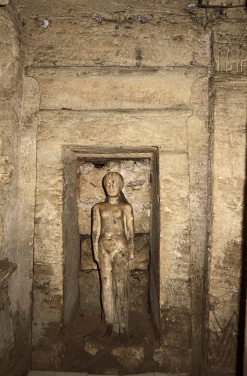 Katakomben von Kom-esh-Shuqafa, Innenraum des Hypogäums, Nische mit weiblicher Statue von Unbekannt Unbekannt