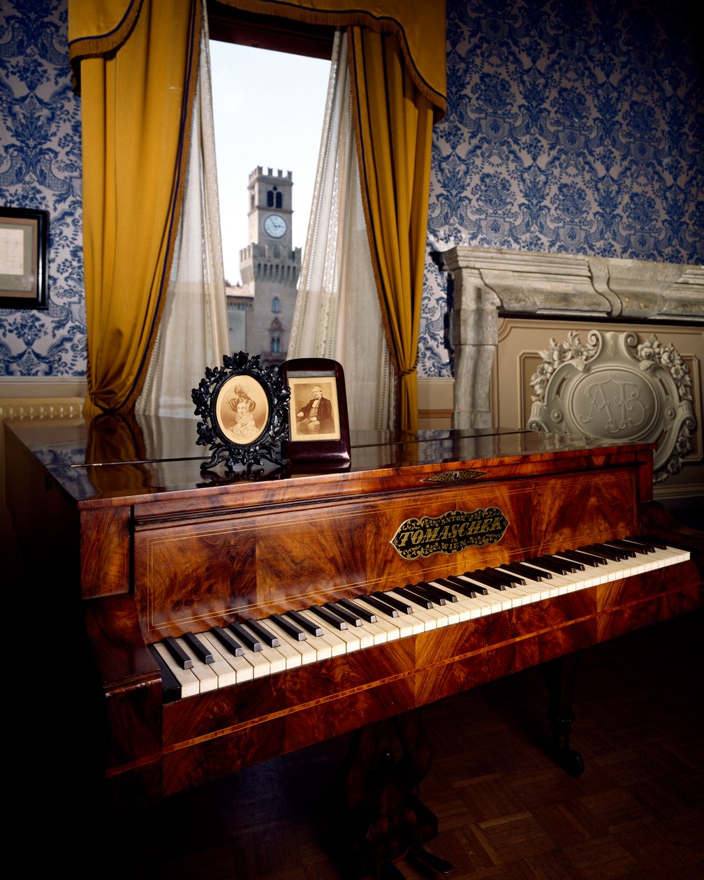 Klavier im Wohnzimmer des Palazzo Barezzi, Busseto, Emilia-Romagna, Italien von Unbekannt Unbekannt