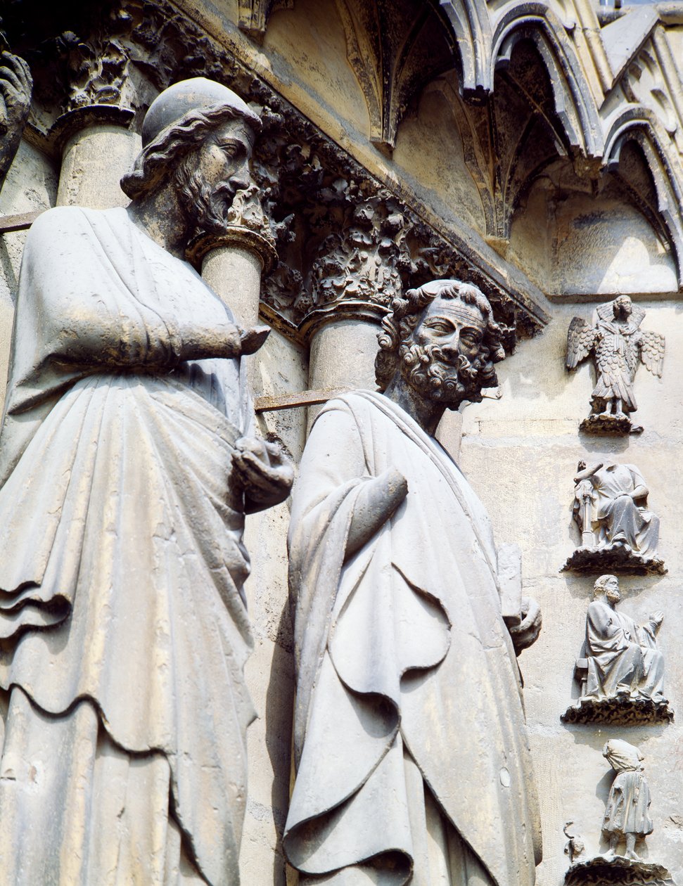 Statue eines Apostels, Detail der Südtür der Kathedrale Notre-Dame (UNESCO-Welterbeliste) von Unbekannt Unbekannt