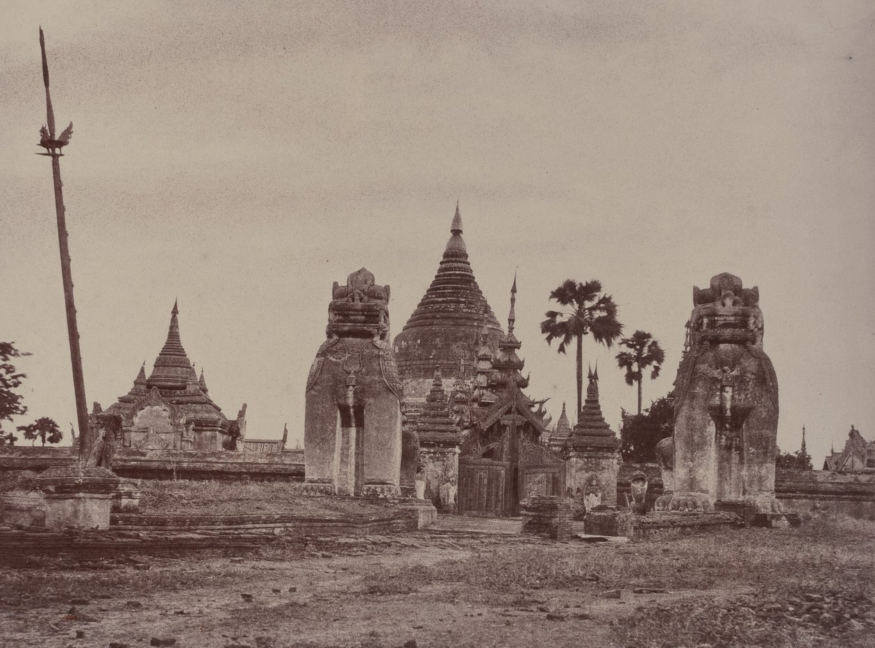 Pugahm Myo: Eingang zur Shwe Zeegong Pagode von Linnaeus Tripe
