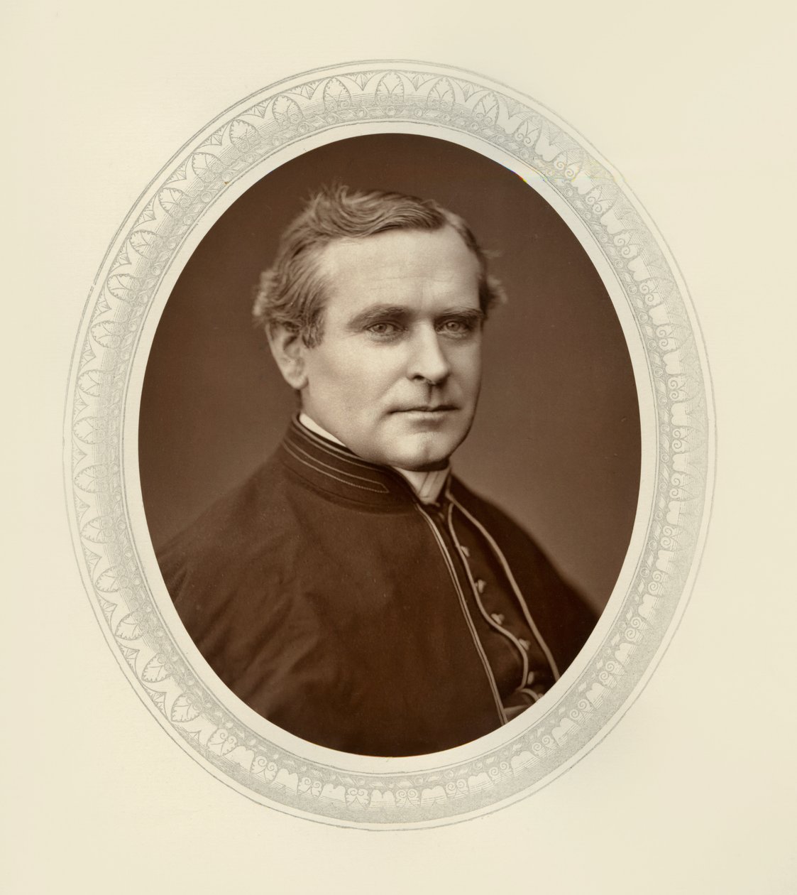 Pfarrer Monsignore Capel von Lock and Whitfield