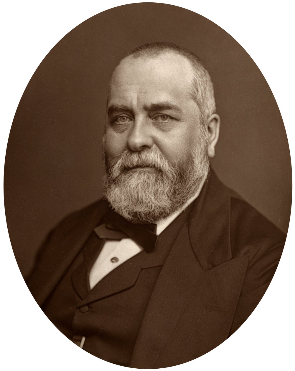 Sir Francis Philip Cunliffe Owen, Direktor des South Kensington Museums, 1880 von Lock and Whitfield
