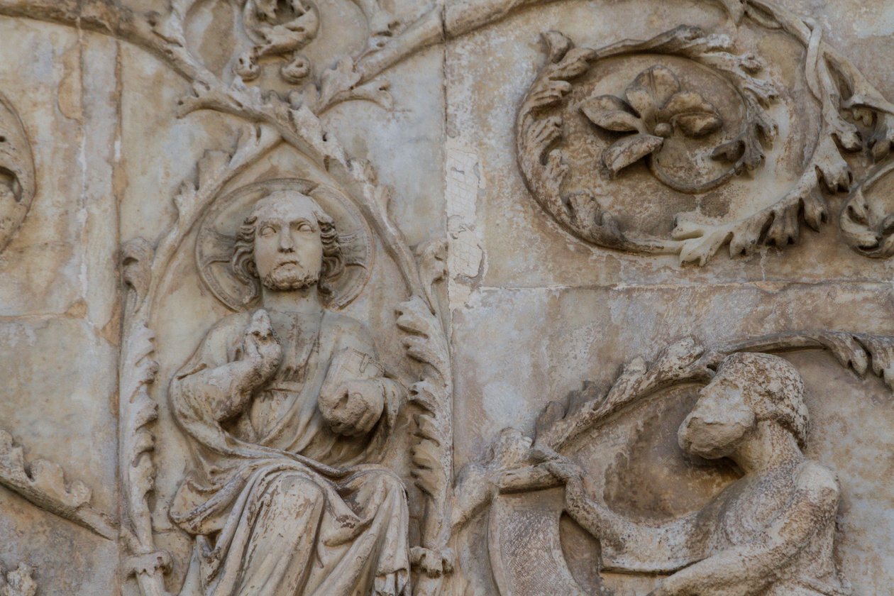 Jessebaum und messianische Prophezeiungen, Detail, Geschichten aus der Genesis, Basreliefs von Lorenzo Maitani (vor 1275-1330), zweite Säule, Fassade des Doms von Orvieto, Umbrien, Italien von Lorenzo Maitani