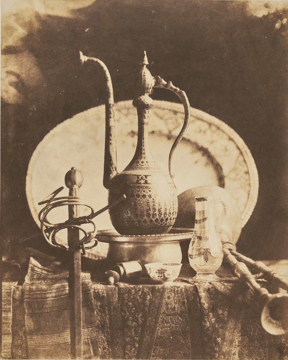 [Stillleben mit Vase und Schwert] von Louis-Rémy Robert