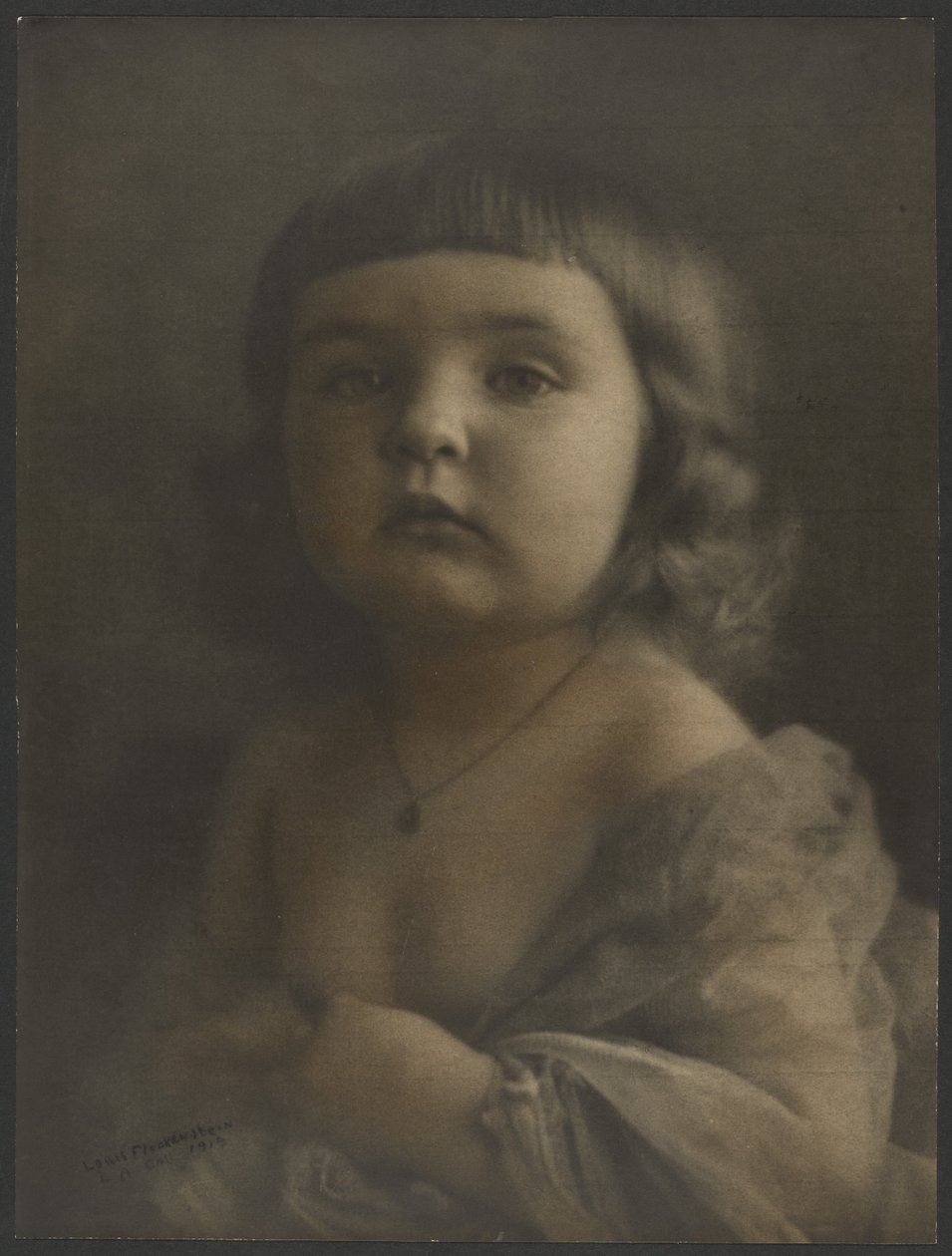 Porträt eines Kindes in Gaze von Louis Fleckenstein