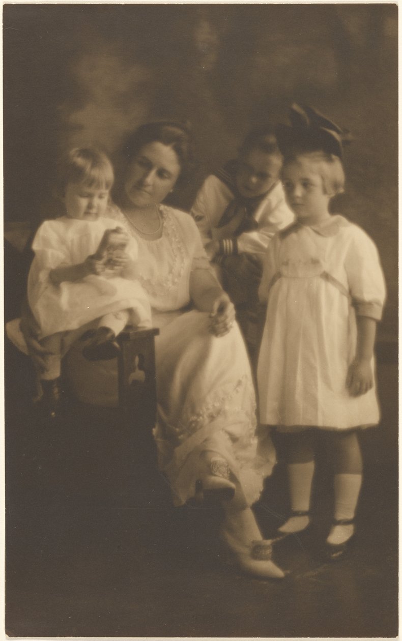 Porträt einer Frau mit drei Kindern von Louis Fleckenstein