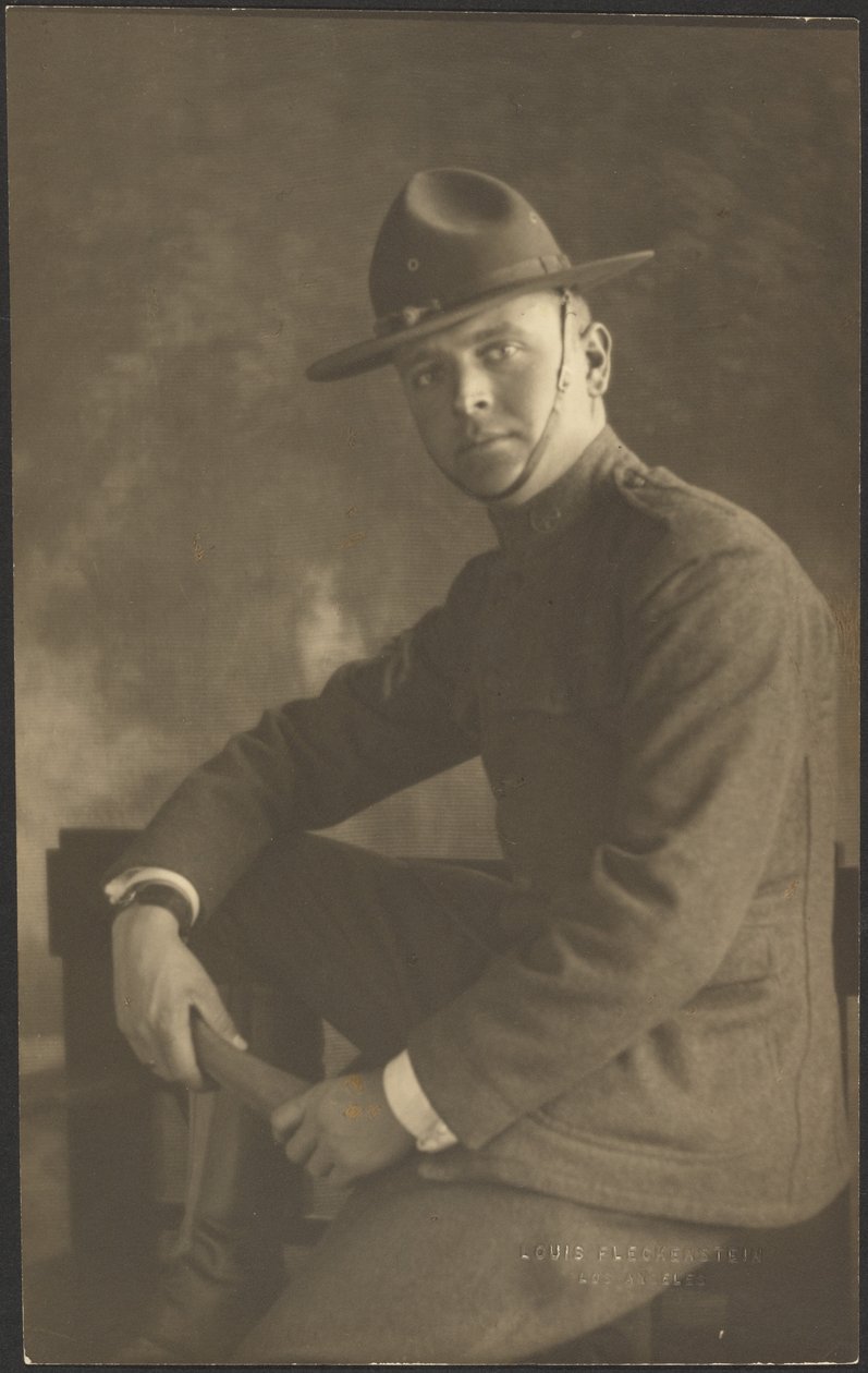 Porträt eines jungen Mannes in Uniform von Louis Fleckenstein
