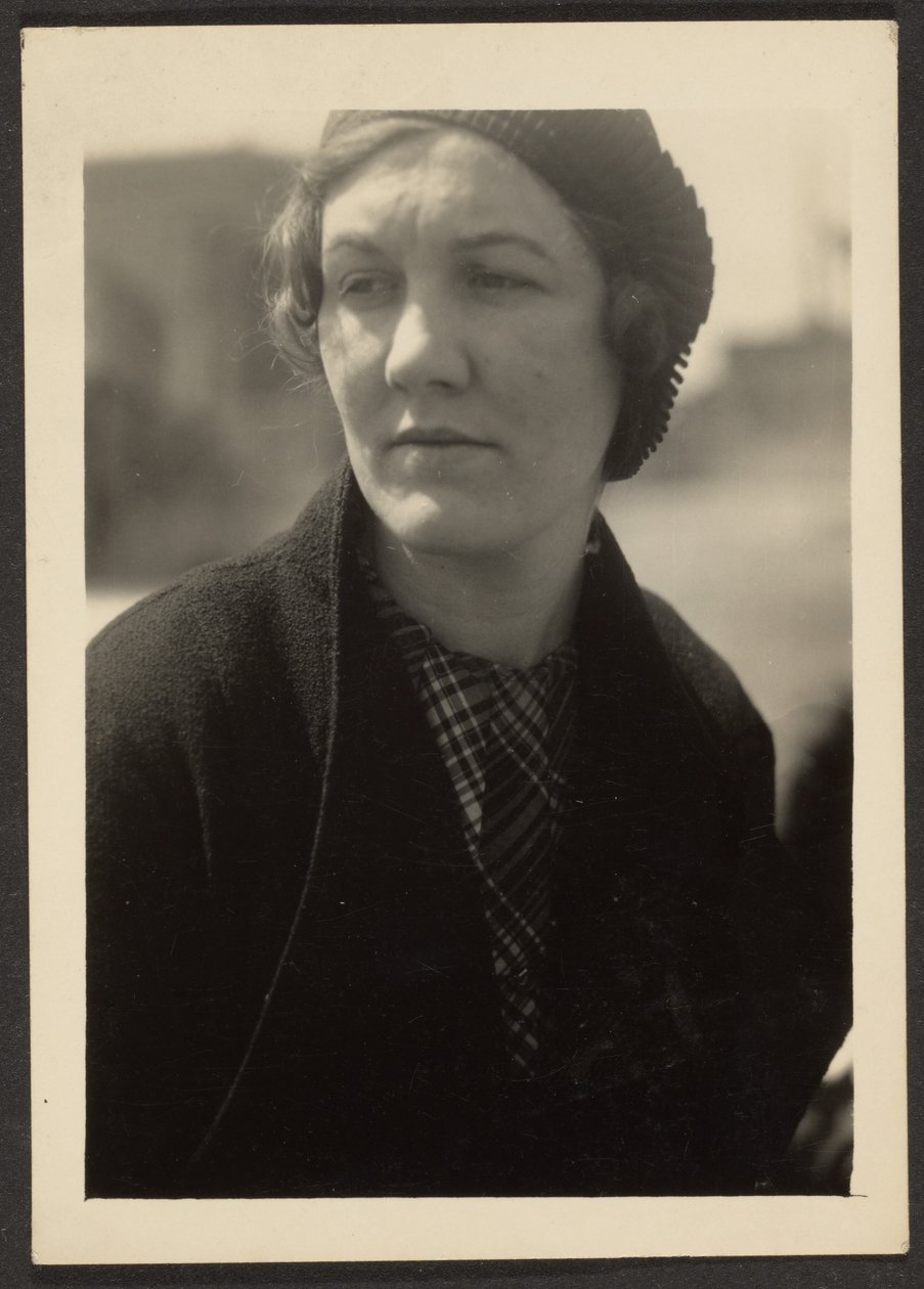 [Frau mit schwarzem Hut] von Louis Fleckenstein
