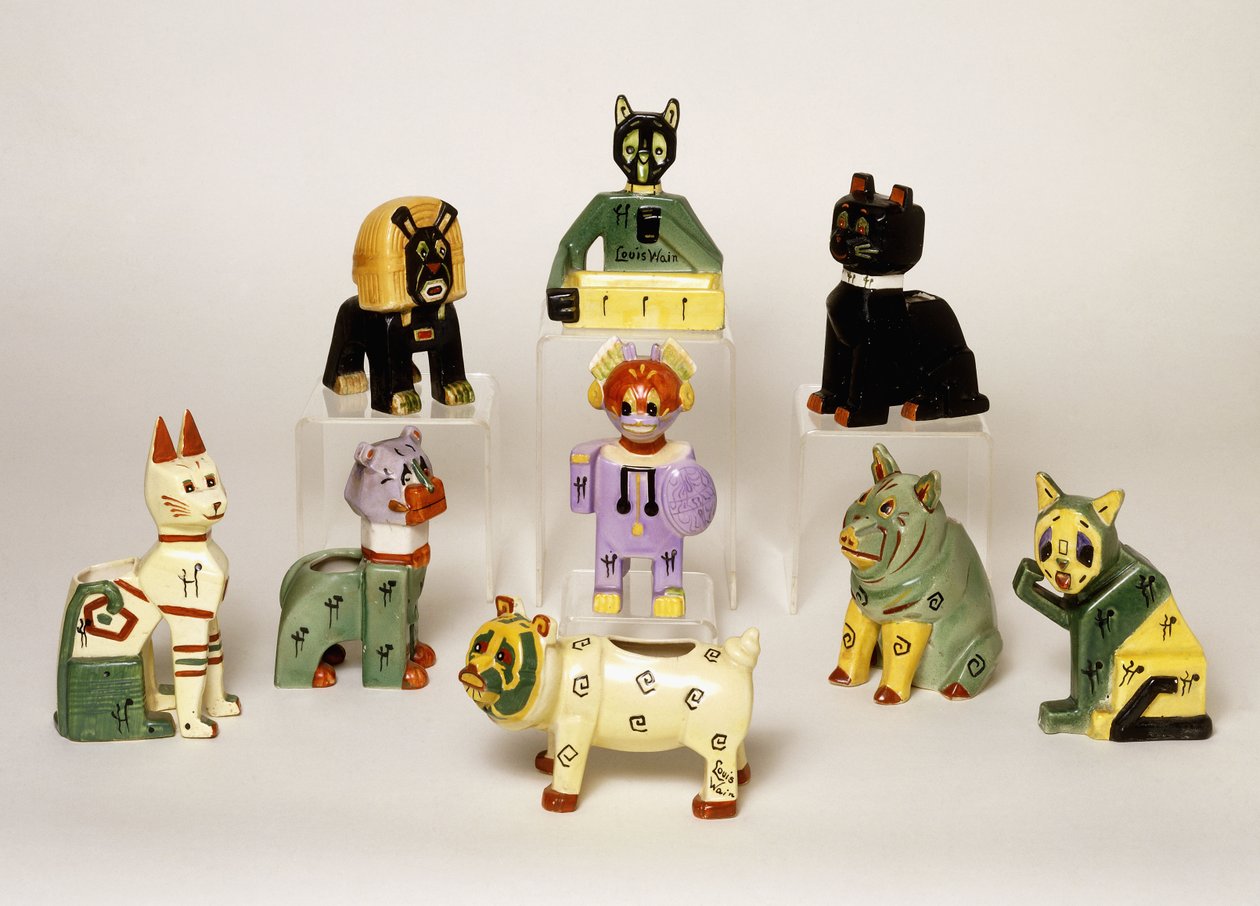 Eine Gruppe von Porzellanvasen in Form stilisierter Tiere, 20. Jahrhundert (Porzellan, Emaille) von Louis Wain