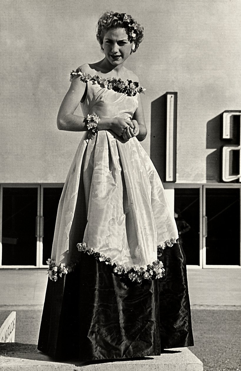 Modell in Ballkleid des Modehauses "Graldi" von Luis Bogino