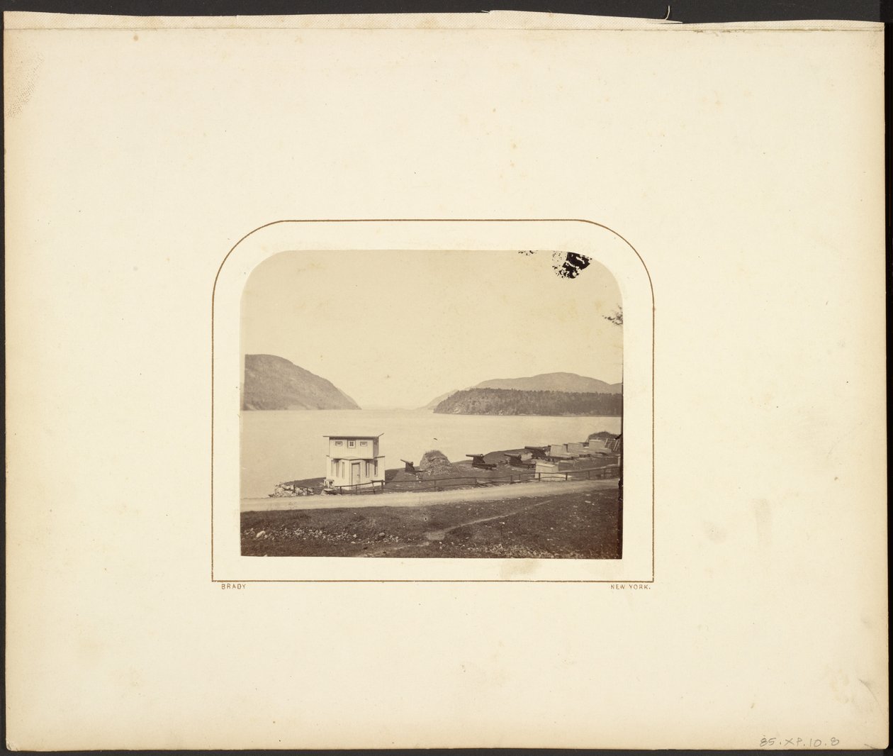 [Landschaft mit Kanonen] von Mathew B. Brady