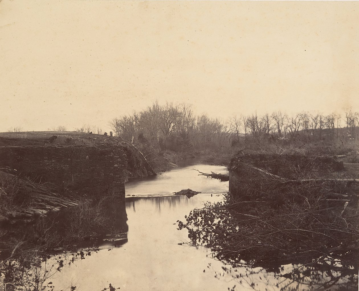 Ruinen der Steinbrücke - Bull Run, 1862 von Mathew Brady