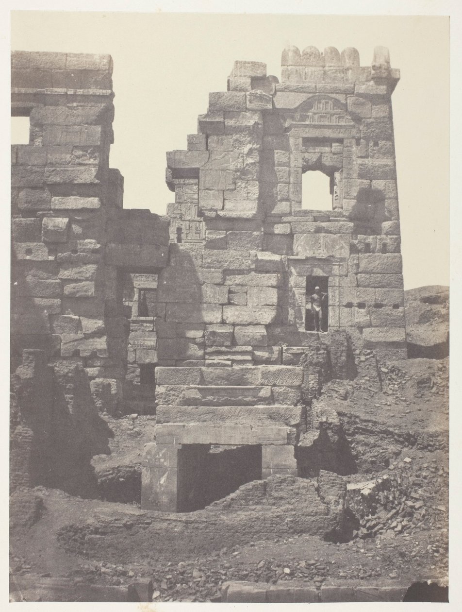 Médinet-Habou, Nördliche Fassade des Gynäkeions von Ramses-Méiamoun; Theben von Maxime Du Camp