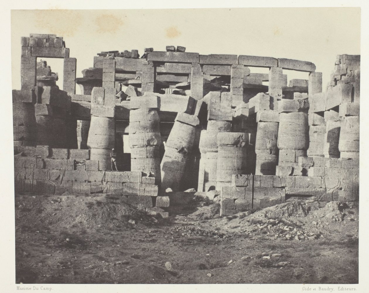 Palais von Karnak, Hypostylhalle von Norden; Theben von Maxime Du Camp