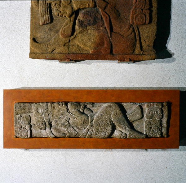 Sturzstein 27 aus Tonina, Chiapas, Mexiko, Späte Klassik (600-900 n. Chr.) von Mayan Mayan