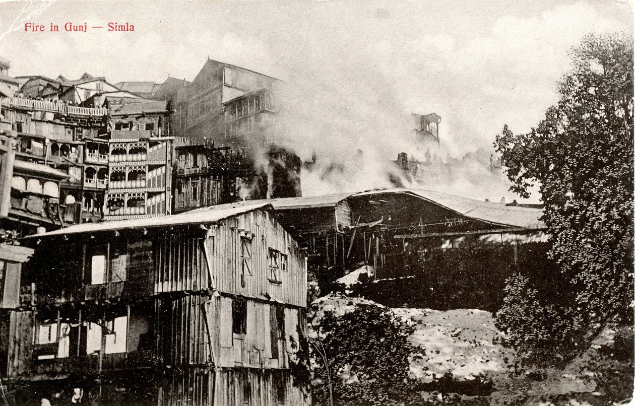 Feuer in Gunj - Simla, ca. 1900-30 von Moorli Dhur and Sons