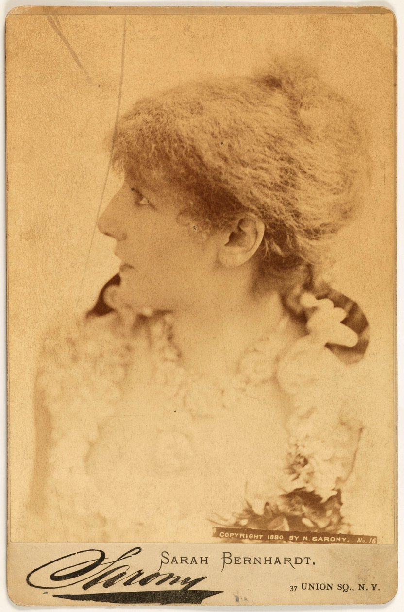 Porträt von Rosine Bernard, genannt Sarah Bernhardt (1844-1923), Schauspielerin von Napoleon Sarony