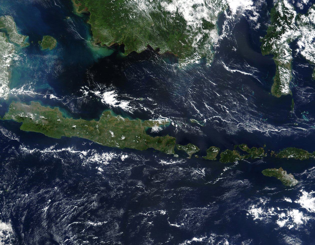 Echtfarben-Satellitenbild von Indonesien Mitte Mai 2002. Wissenschaft Geologie Ozeanographie von National Aeronautics and Space Administration National Aeronautics and Space Administration