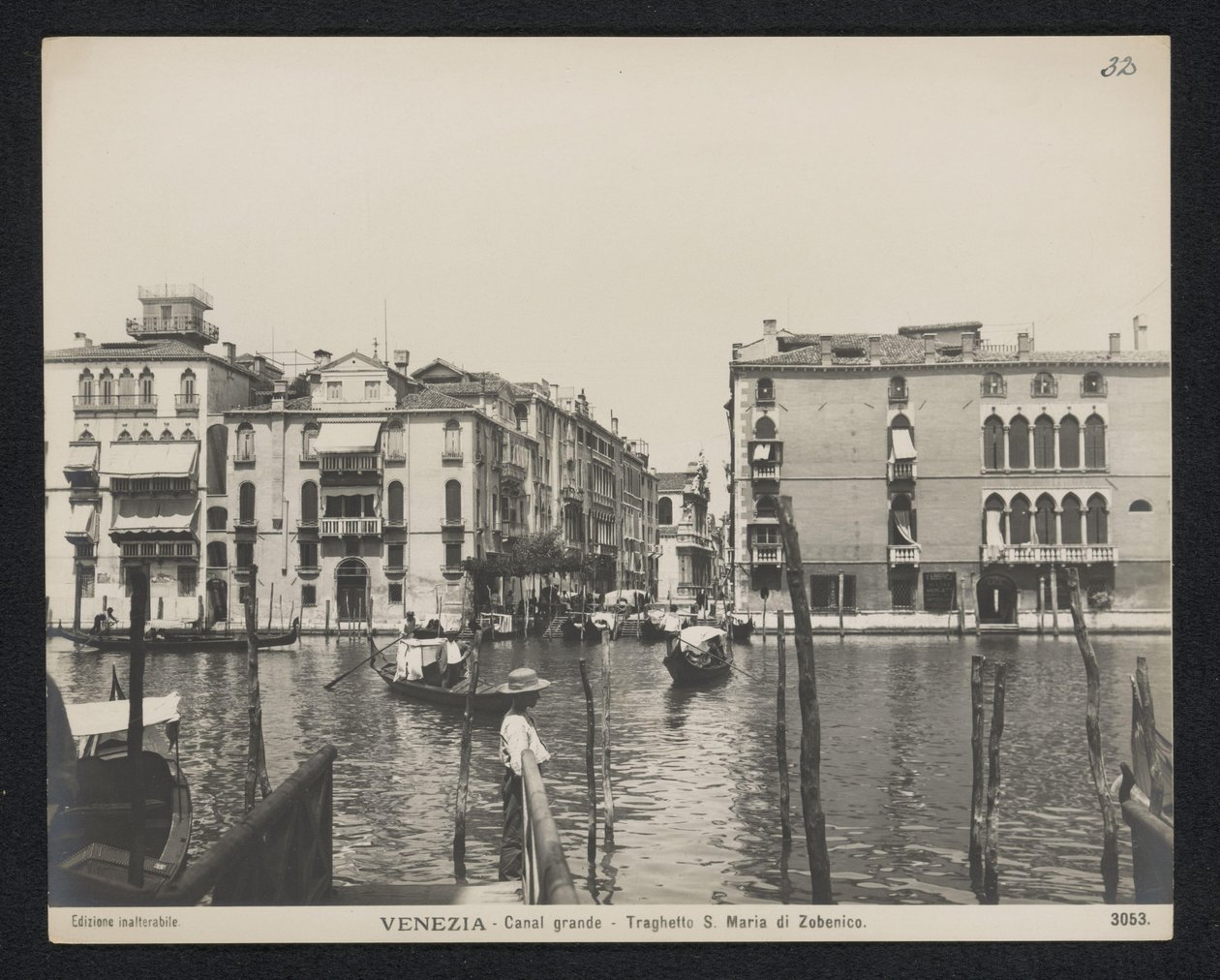 Fähren zur Chiesa di Santa Maria del Giglio in Venedig von Neue Photographische Gesellschaft