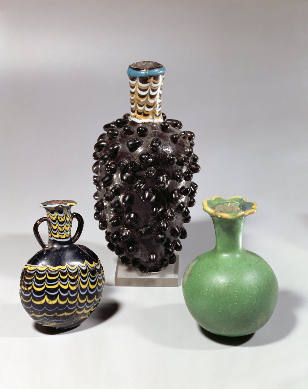 Ägyptische Vasen: Traubenbündel, Granatapfel und Wellenmotiv von New Kingdom Egyptian