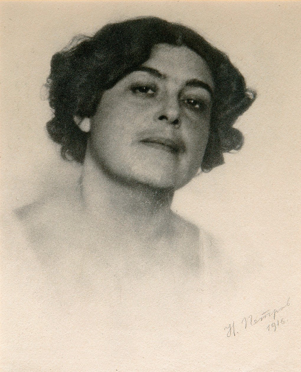 Porträt der russischen Schauspielerin Voronets, ca. 1916 von Nikolai Petrov