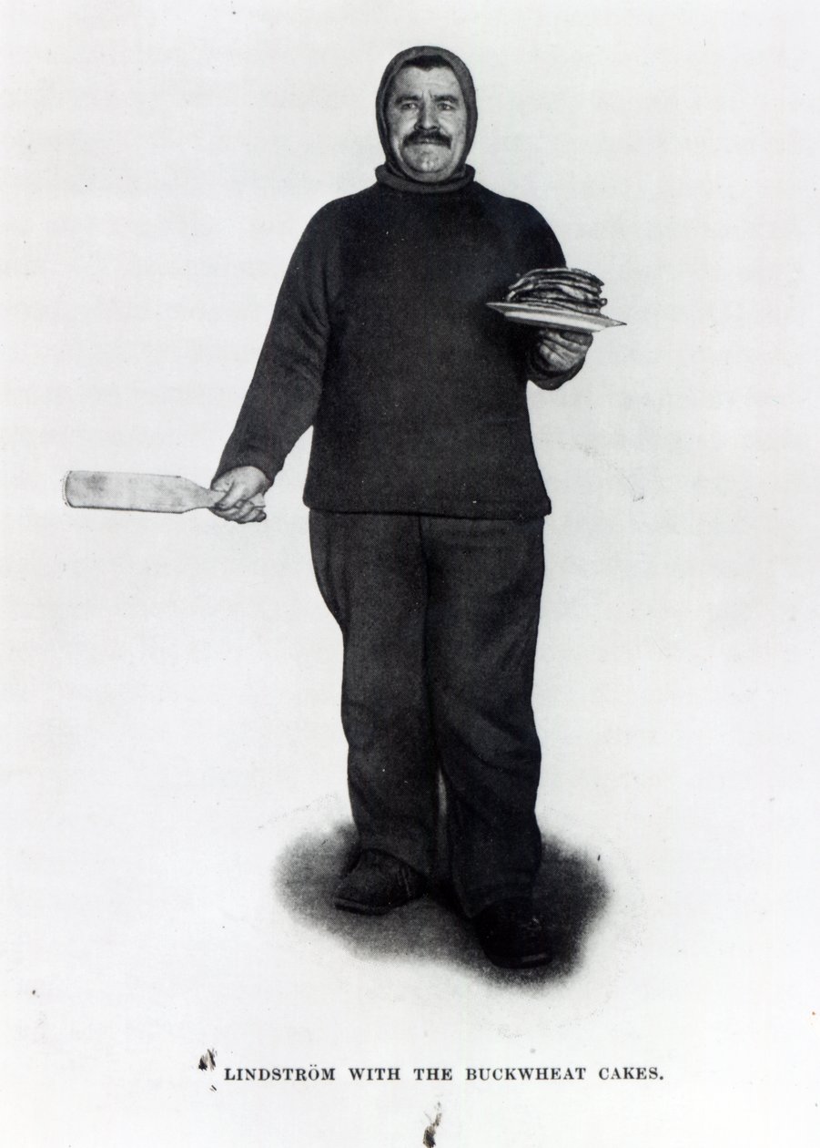 Lindstrom mit den Buchweizenkuchen, aus Der Südpol von Roald E. Amundsen, ca. 1910-12 von Norwegian Photographer