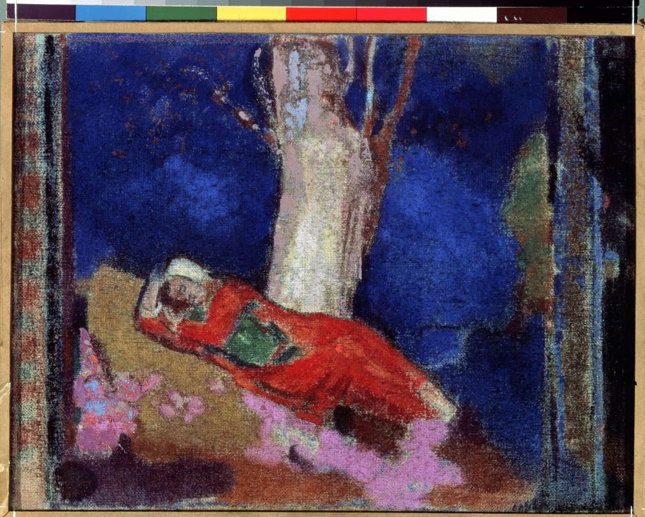 Eine Frau, die unter einem Baum liegt von Odilon Redon