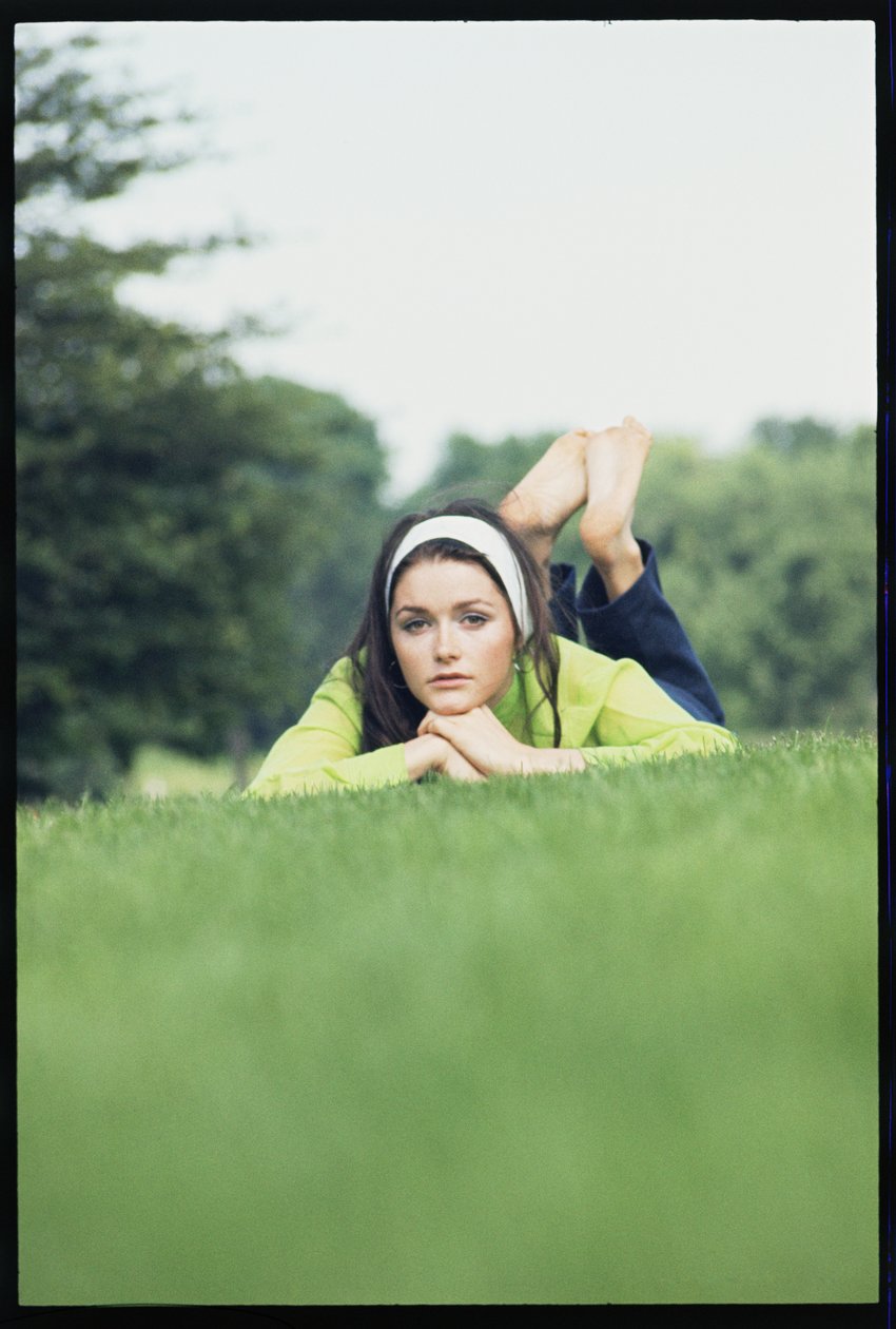 Margot Kidder auf dem Gras von Orlando Suero