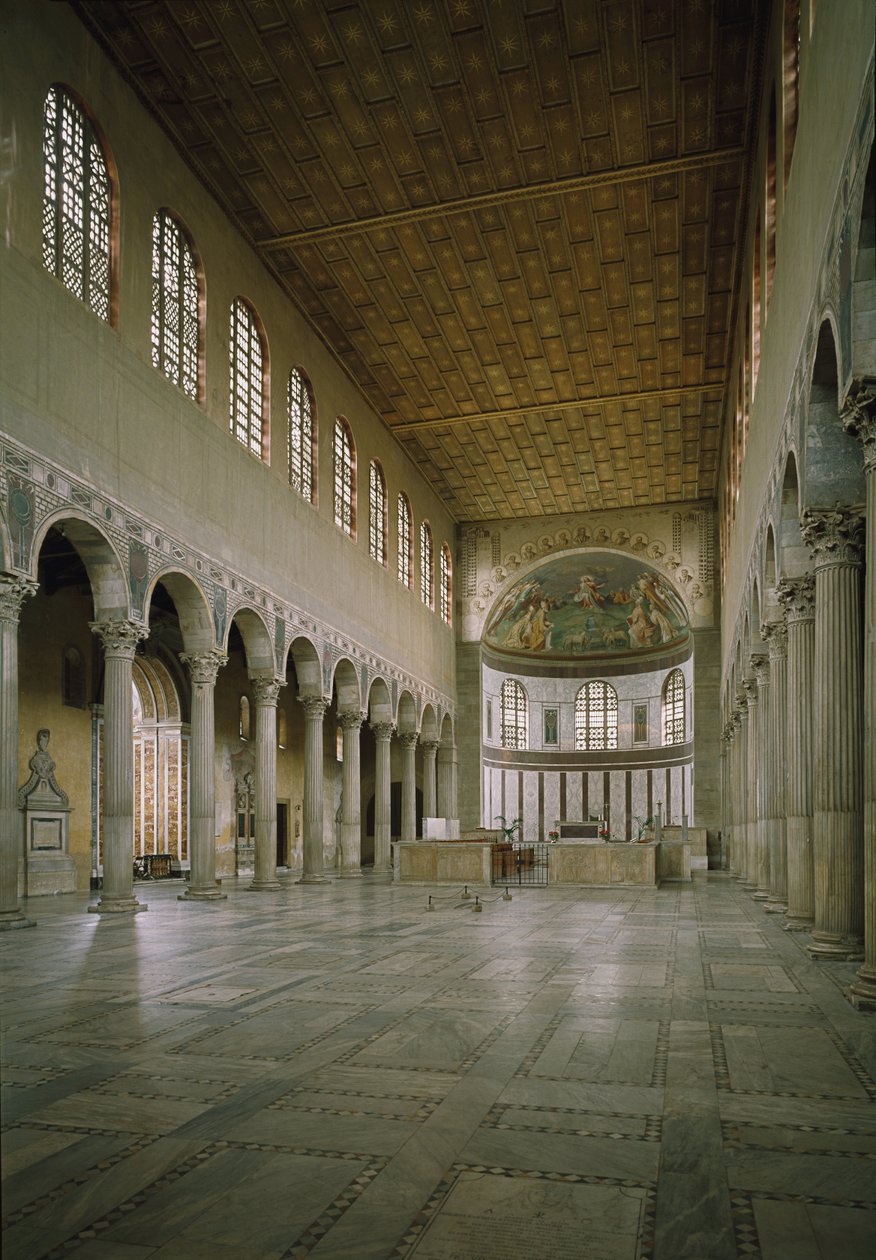 Innenansicht der Kirche von St. Sabina, Mittelschiff, gegründet im 5. Jahrhundert von Paleo Christian