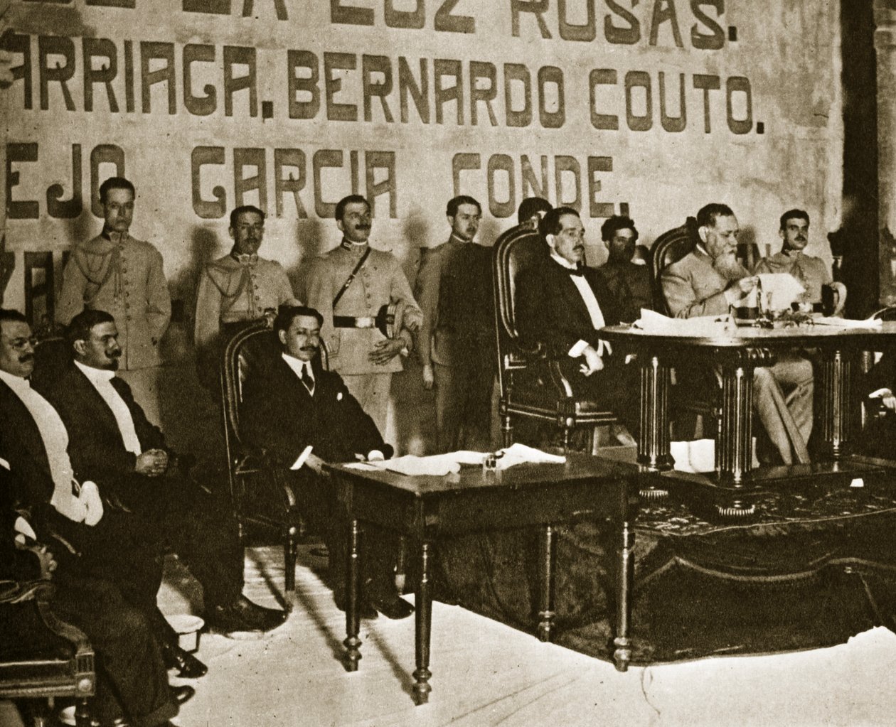 Venustiano Carranza auf der Queretaro-Konvention, Dezember 1917 von Paul Thompson