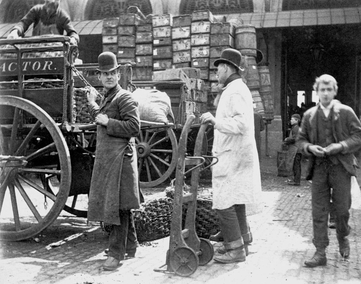 Entladen am Billingsgate-Markt, London von Paul Martin