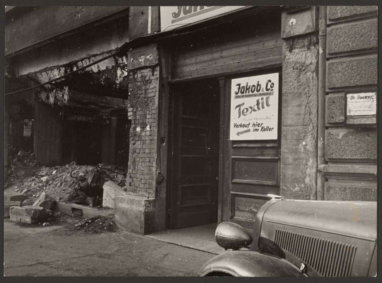 Mainz am Rhein, zerstörtes Kaufhaus am Markt von Paul Wolff