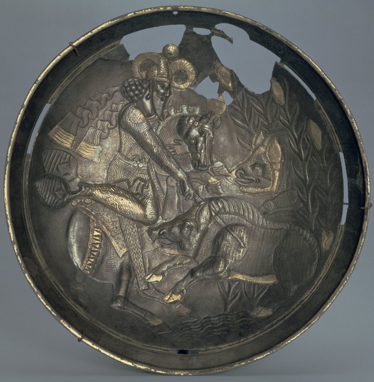 Schale, dekoriert mit einer Szene von Prinz Varahran auf der Jagd, Sassaniden-Dynastie (226-651) (Silber mit Vergoldung) von Persian School