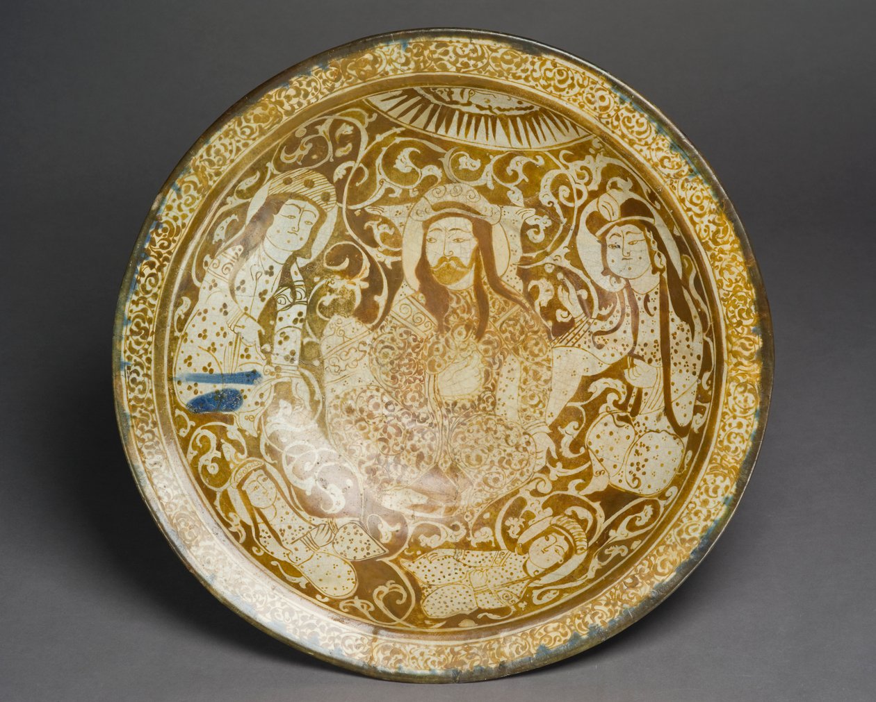 Steinpaste-Schale, dekoriert in goldenem Glanz, aus Kashan, Iran, frühes 13. Jahrhundert von Persian School