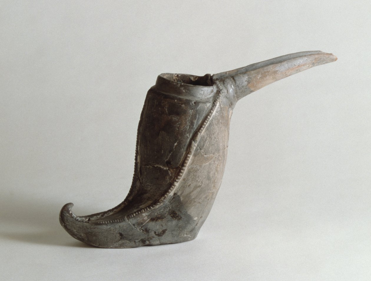 Gefäß in Form eines Stiefels, aus Kaluraz, Gilan, Iran, ca. 1. Jahrtausend v. Chr. von Persian School