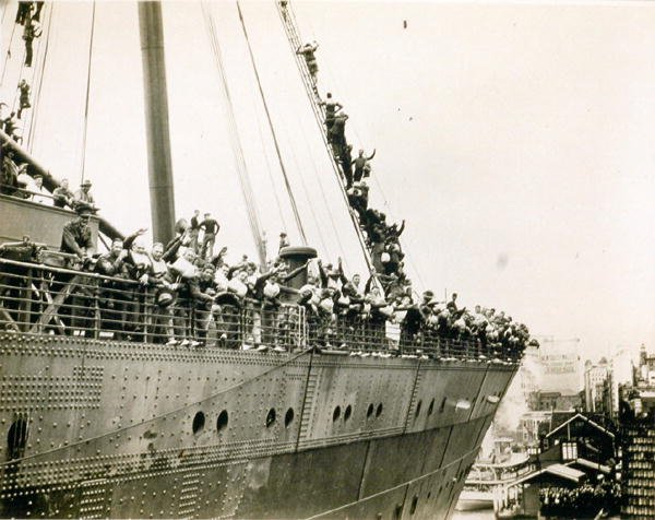 Die Mauretania in Sydney, Mai 1940 von Photographer Australian