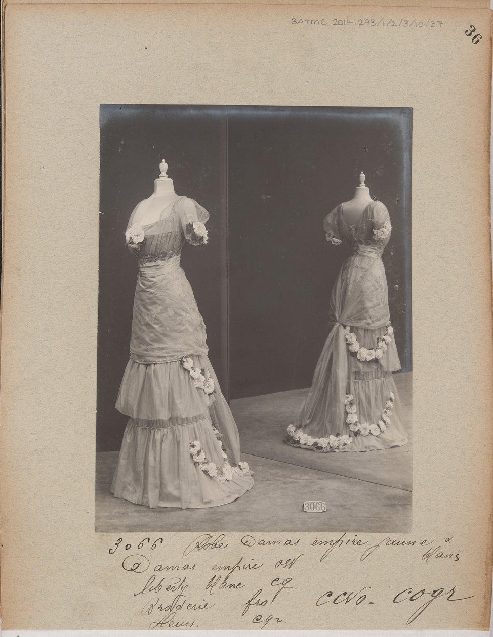 Albumseite: House of Worth, Ballkleid von Photographer French