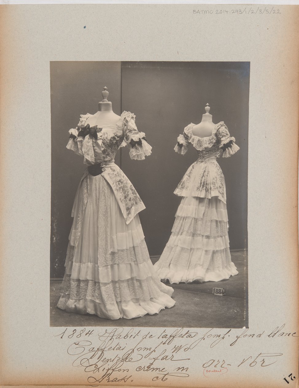 Albumseite: House of Worth, Ballkleid von Photographer French